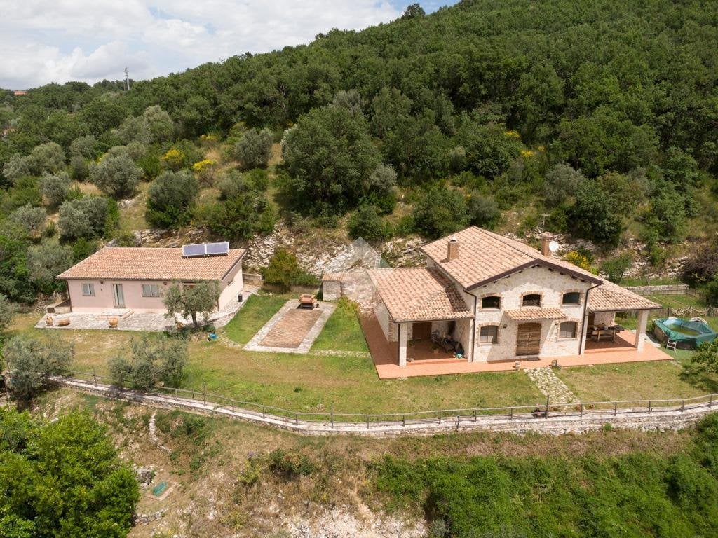 Ferme en pierre avec vue spectaculaire sur la vallée, 283 m², Maison individuelle, Casaprota