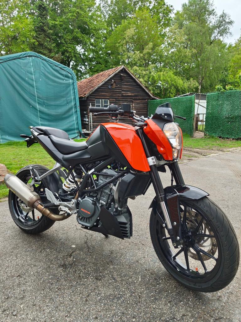 EN PARFAIT ÉTAT - KTM Duke 125 - AKRAPOVIC, Motos, Particulier