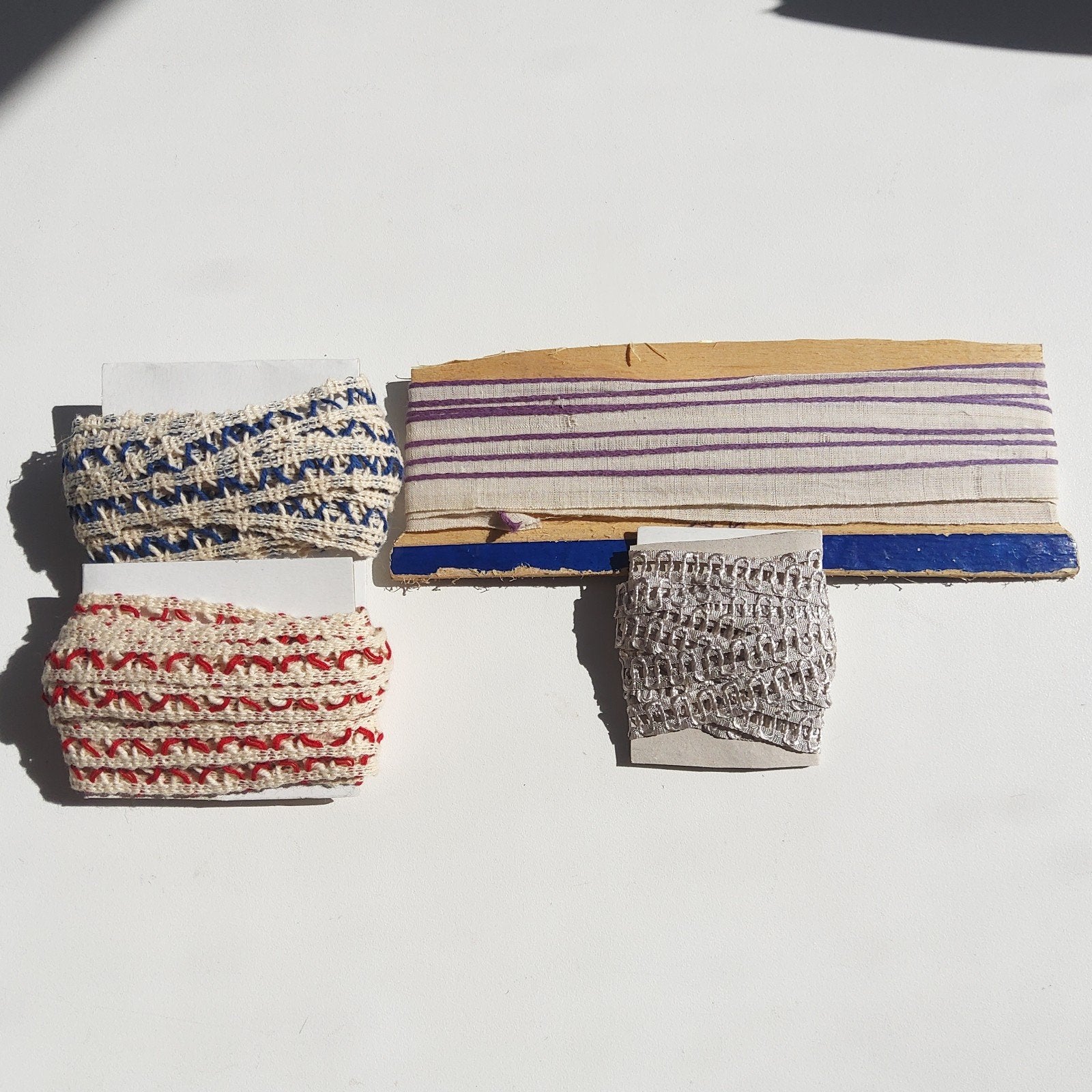 4 kartons vintage sierlint., Hobby en Vrije tijd, Ophalen of Verzenden, Zo goed als nieuw, Lint, Band of Elastiek