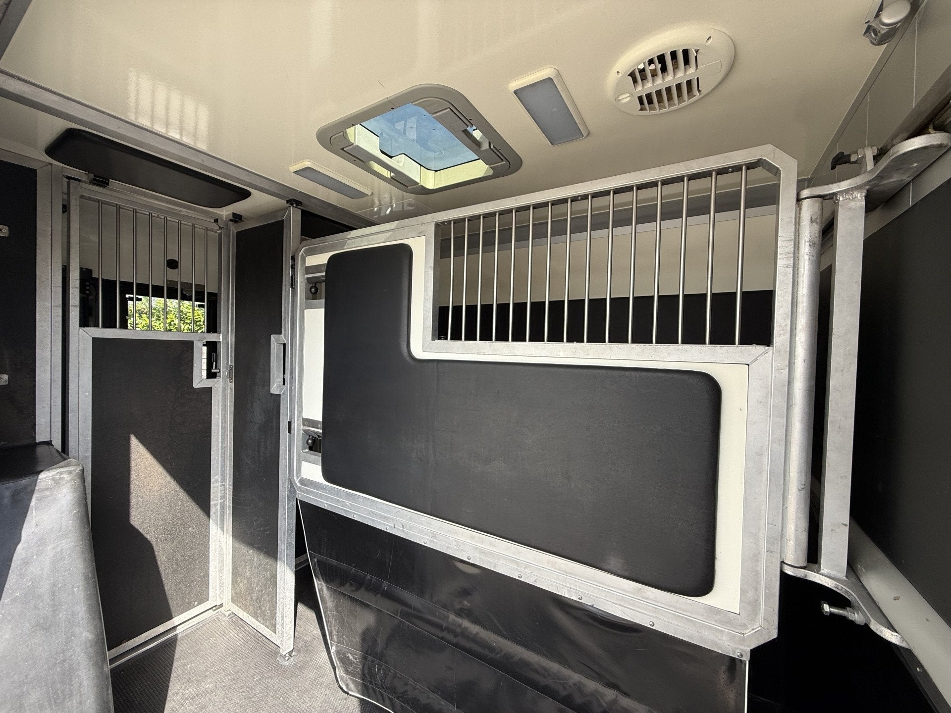 Renault Master | HORSETRUCK | STX | STALLION 5XL | 2018 | AU, Weduwestraat 12
4884MV  WERNHOUT, NL, Paardenwagentje NL | MVV HORSETRUCKS