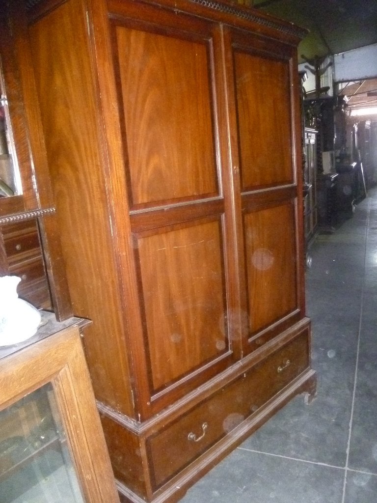 OUDE MACHONIEHOUTEN KLEERKAST, Ophalen