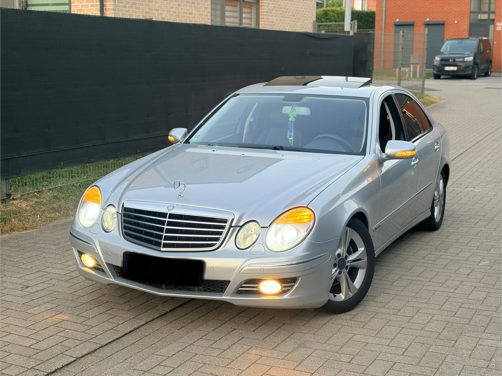 MERCEDES CLASSE E200 CDI 2008 1er PROPRIÉTAIRE, Autos, Mercedes-Benz, 100 kW, Argent ou Gris, Achat, Boîte manuelle