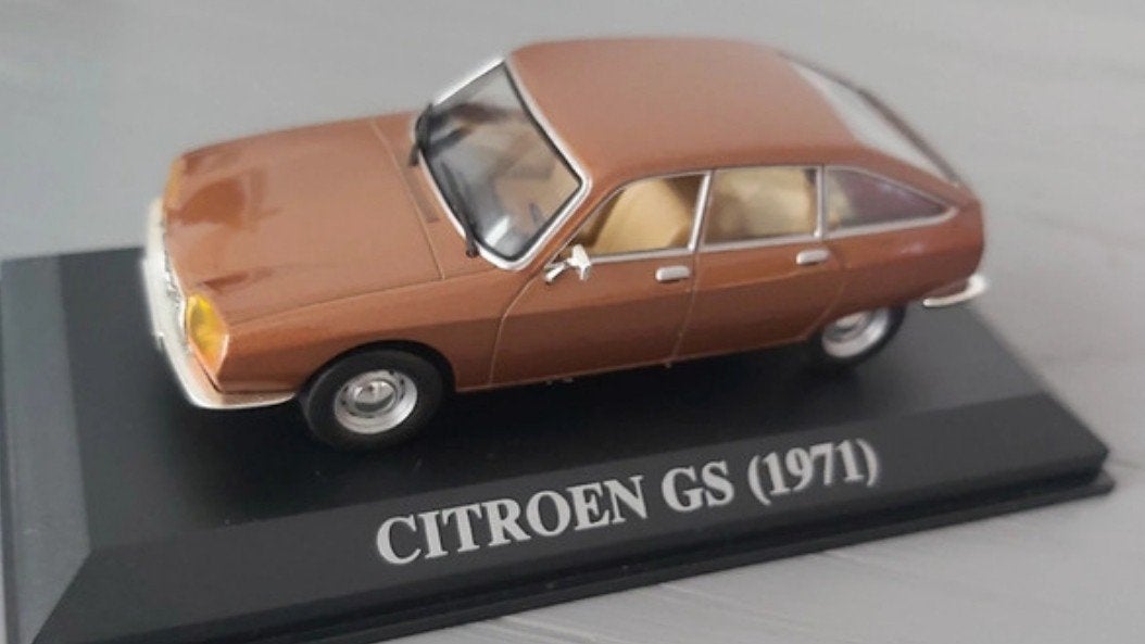 Citroën GS 1971 marron 1:43 en vitrine avec magazine, Enlèvement ou Envoi