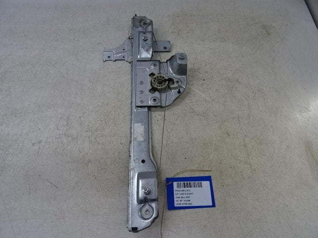 VITRE MECANISME AVANT DROIT 208 I (CA / CC / CK / CL), Kontakt-peugeot@peugeot.com, Utilisé, Peugeot Deutschland GmbH, Bahnhofsplatz
65423  Rüsselsheim, DE
