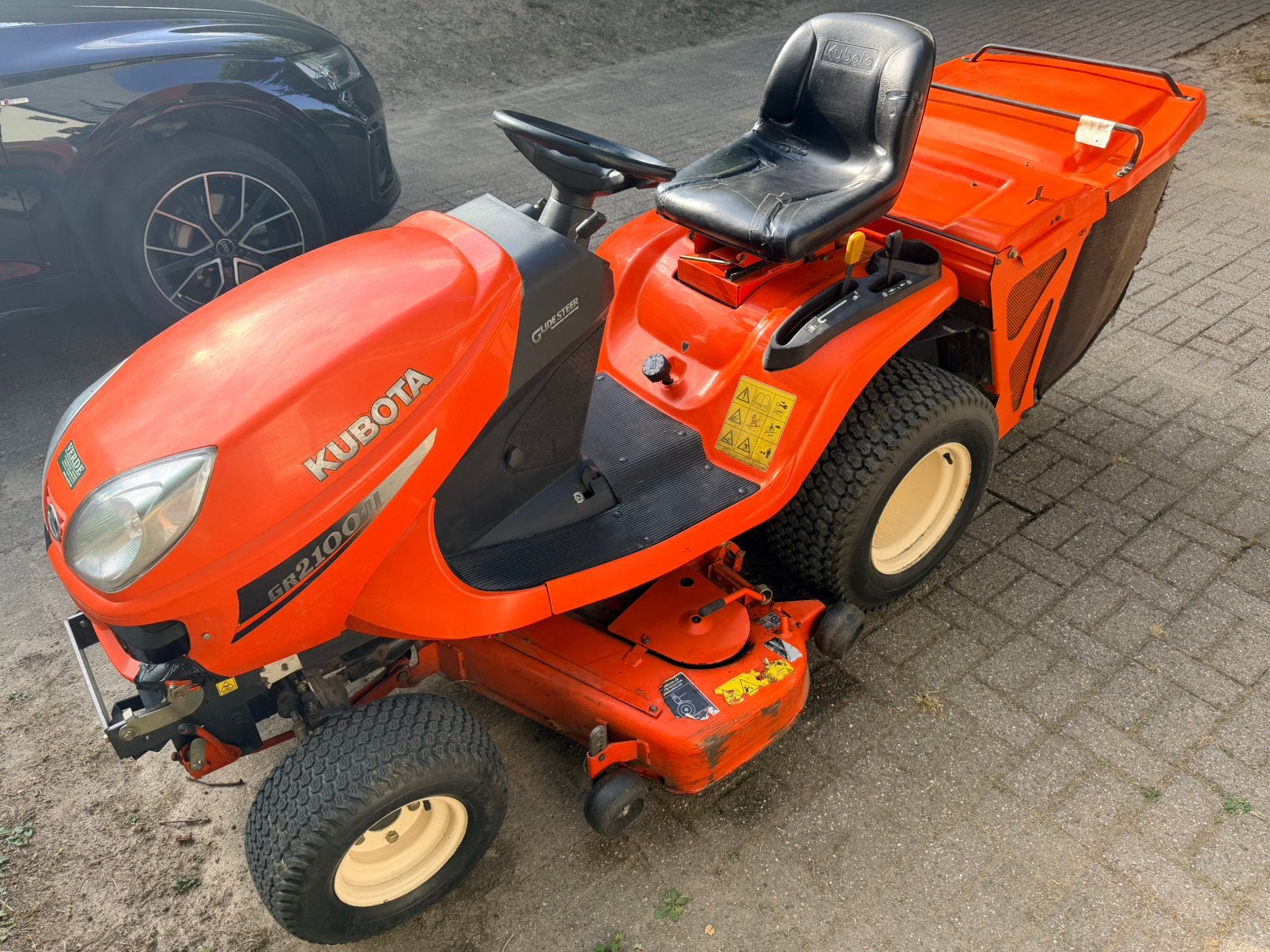 Tondeuse autoportée Kubota GR2100 II avec abri, 589 heures, Enlèvement, Utilisé, Bac de ramassage