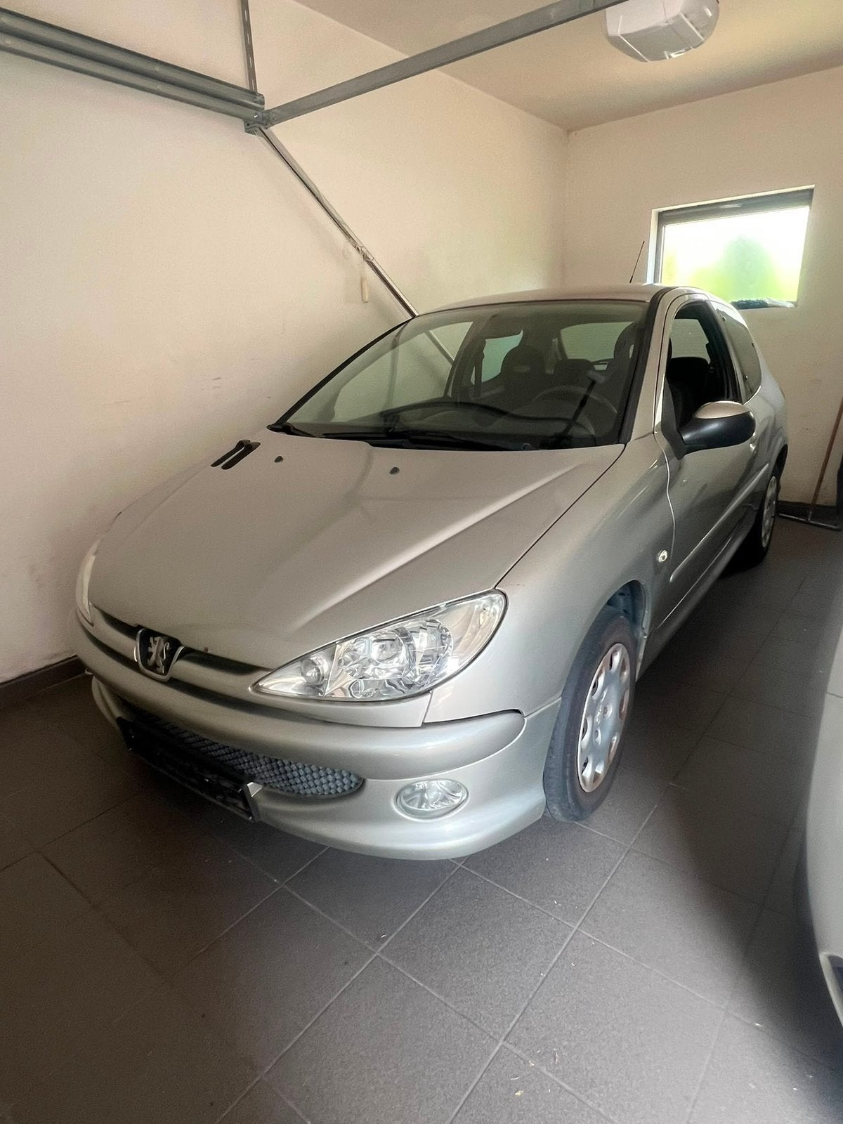Peugeot 206 - 2006 - Climatisation - 1.4 Diesel - 148dkm, Argent ou Gris, 50 kW, Boîte manuelle, 1398 cm³