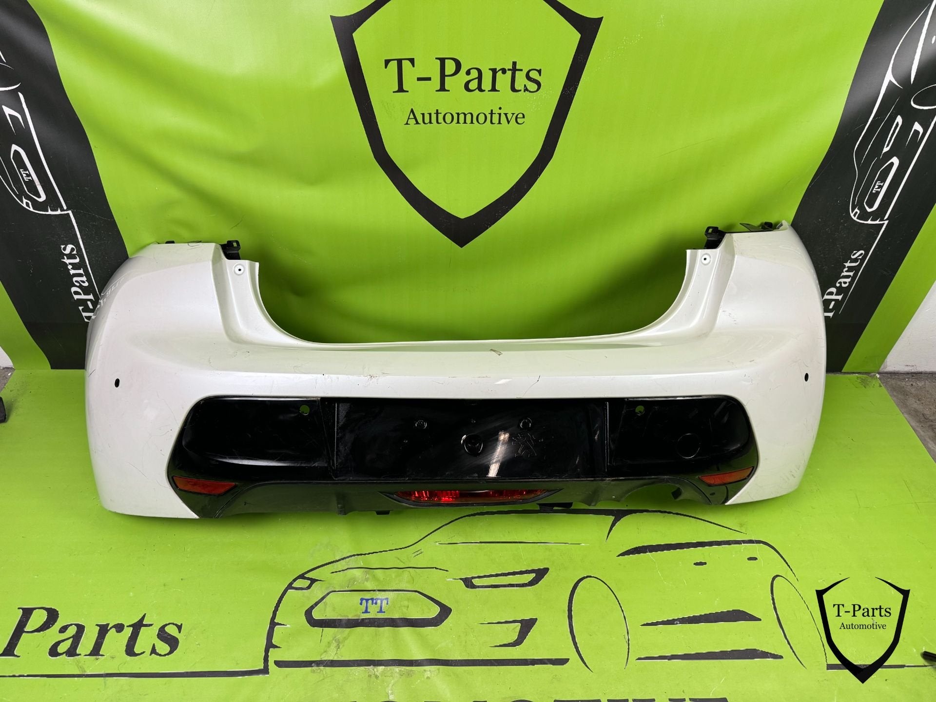 peugeot 208 achterbumper 4x PDC bumper 2019+, Auto-onderdelen, Taurusavenue 1
2132 LS  Hoofddorp, NL, Gebruikt, Contact.group@renault.com