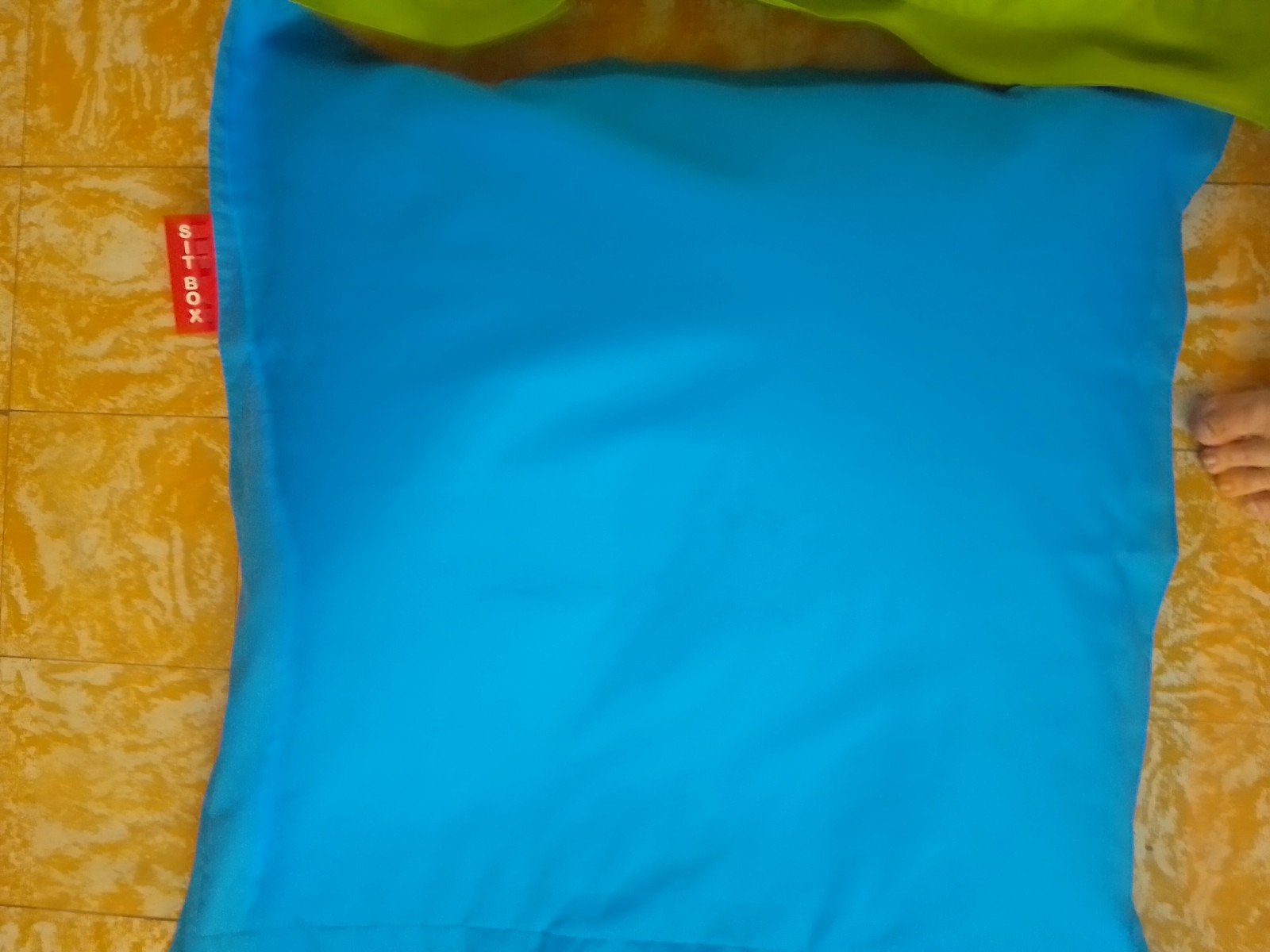 Twee zitzakken van fit box, Ophalen