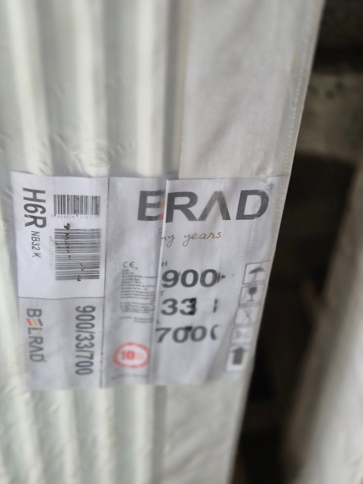 9 radiateurs + pied + attaches et accessoires, Enlèvement