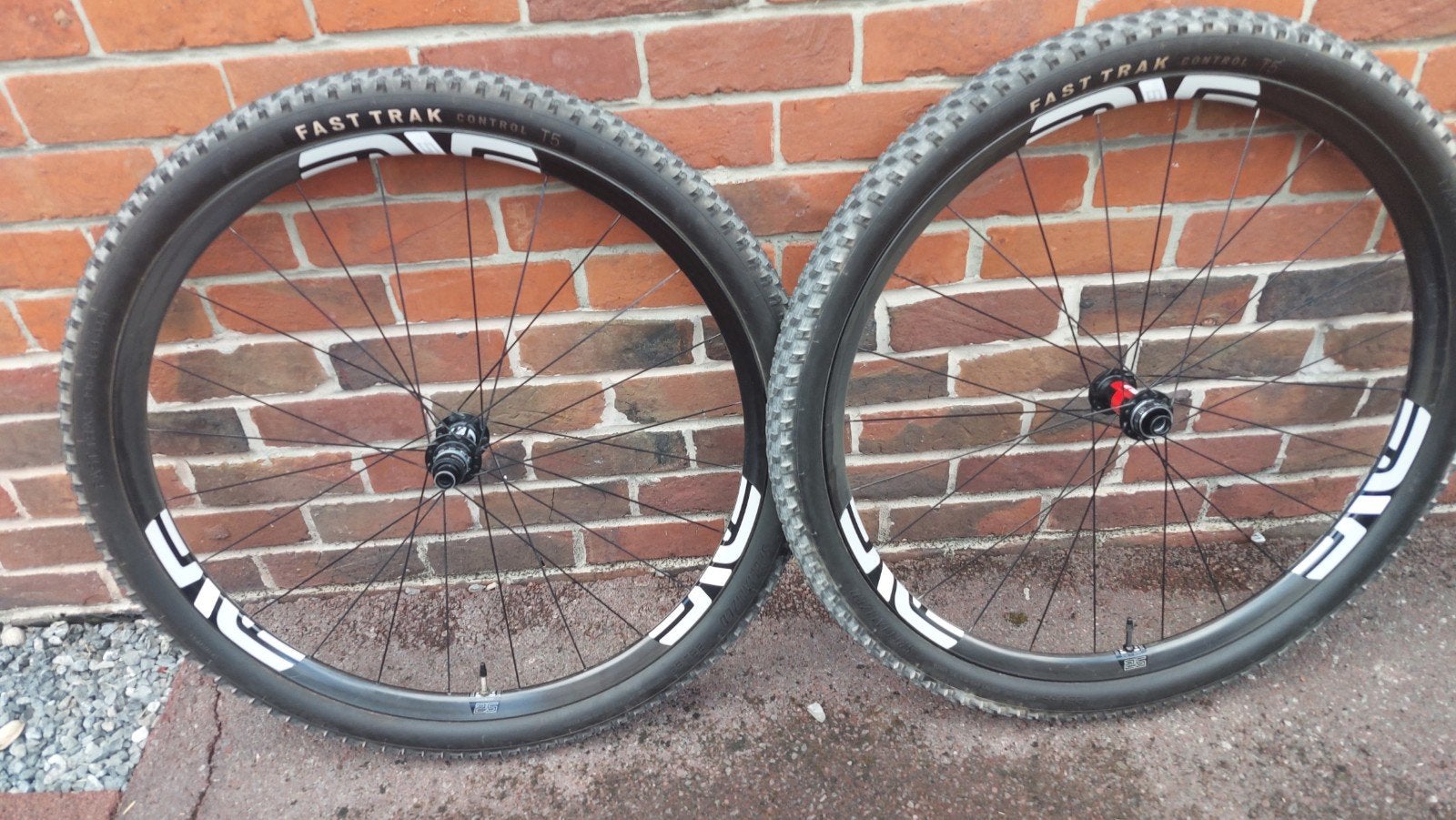 set de roues carbone ENVE M525, Vélos & Vélomoteurs, Enlèvement, Carbone