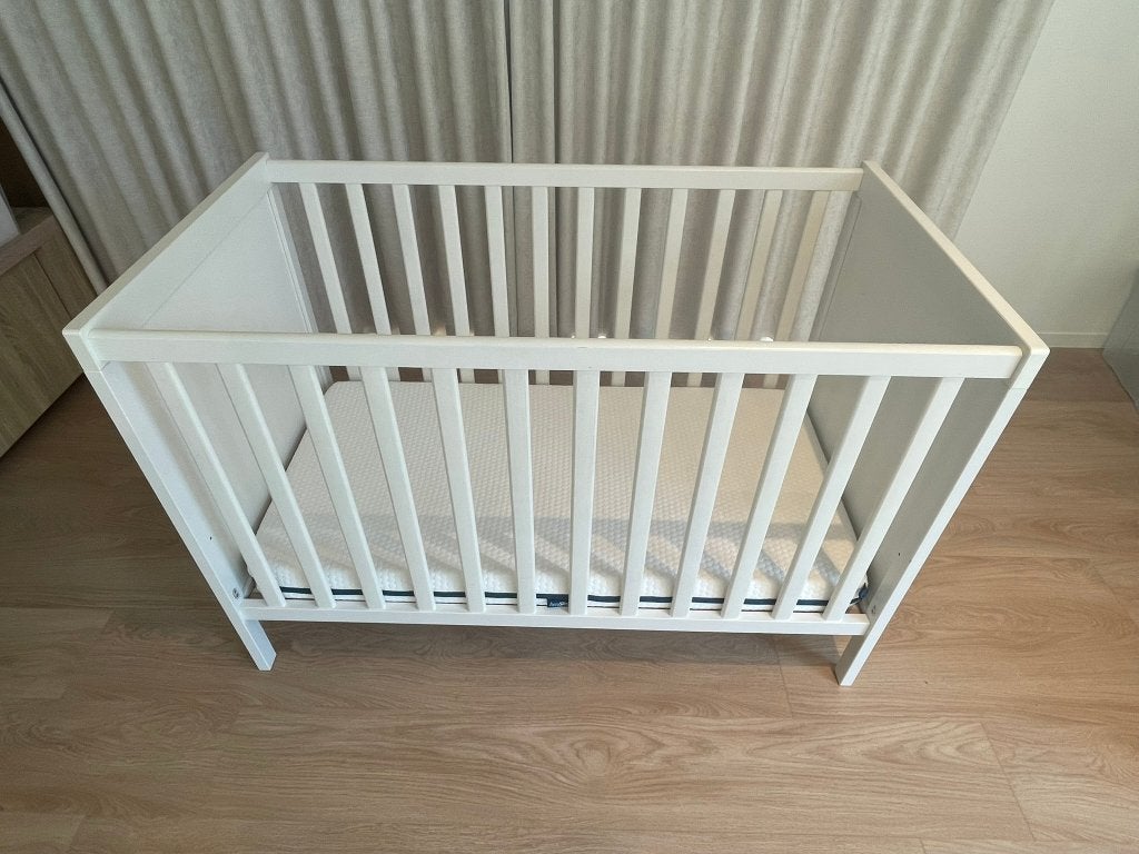 Ikea Sundvik babybedje 60x120 cm - nieuwstaat, Kinderen en Baby's, Babywiegjes en Ledikanten, Ophalen, Zo goed als nieuw, Ledikant