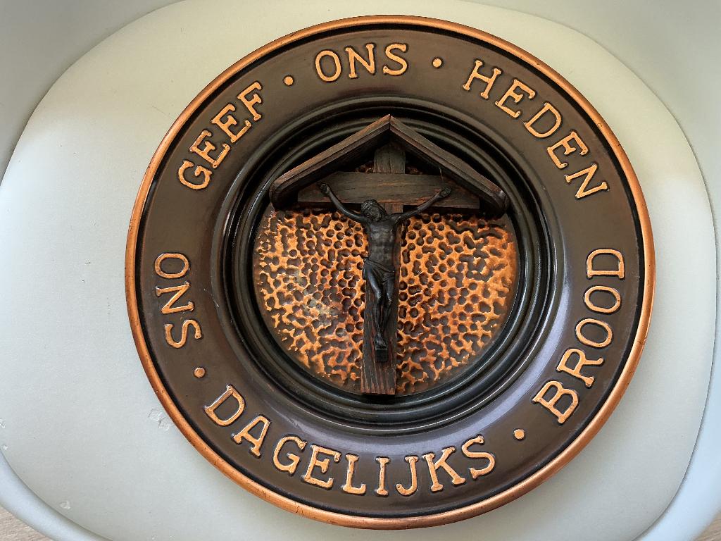 Wandplaat “geef ons heden dagelijks brood”, Ophalen