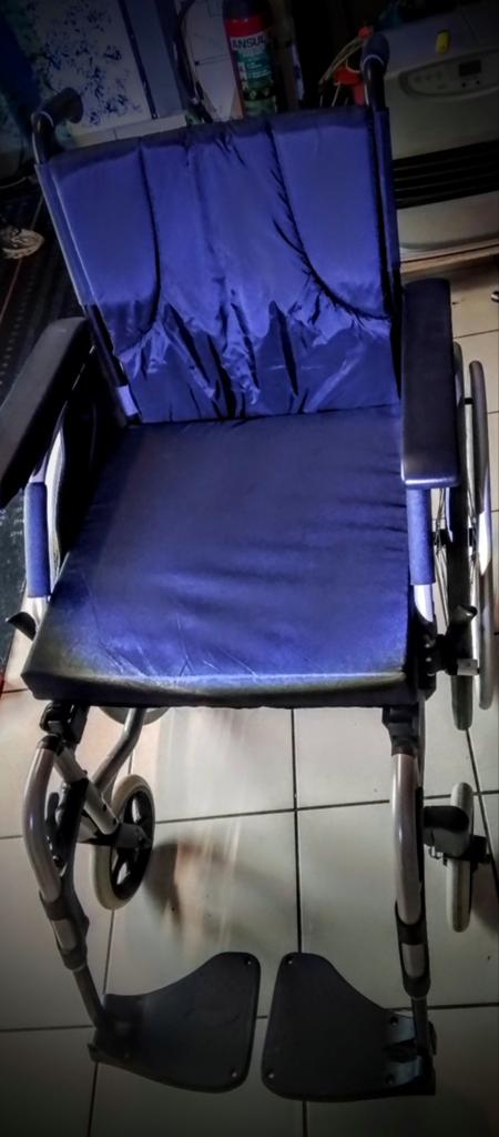 Invacare Action NG rolstoel – zeer nette staat, Ophalen, Inklapbaar, Zo goed als nieuw, Handbewogen rolstoel