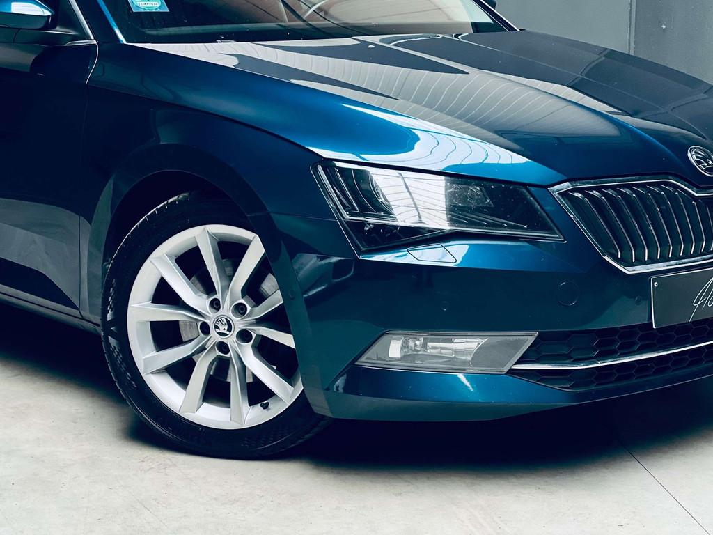 Skoda Superb 2.0 TDi *DSG*BI-XÉNON*CARPLAY*CAMERA*, Auto's, Skoda, Gebruikt, 4 cilinders, Blauw, Leder