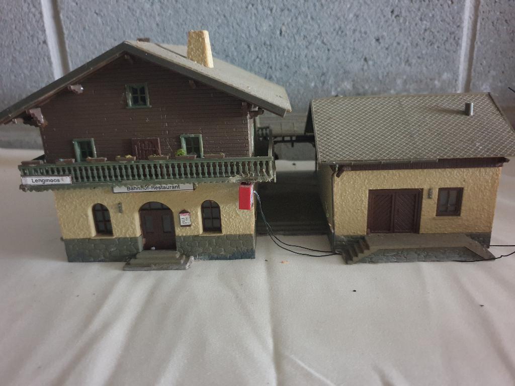 Gare + entrepôt, Hobby & Loisirs créatifs, Trains miniatures | HO, Comme neuf, Pont, Tunnel ou Bâtiment, Roco, Enlèvement ou Envoi