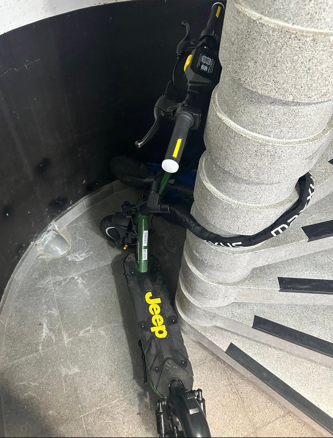 Jeep Electric Scooter – Powerful & Stylish, Fietsen en Brommers, Ophalen, Zo goed als nieuw