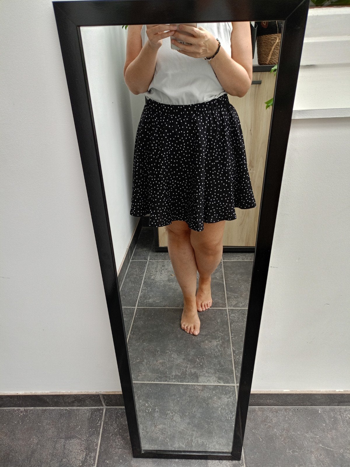 Korte zwarte rok met witte stippen - maat M/38 - comfortabel, Kleding | Dames, Rokken, Maat 38/40 (M), Zwart, Nieuw, Ophalen of Verzenden