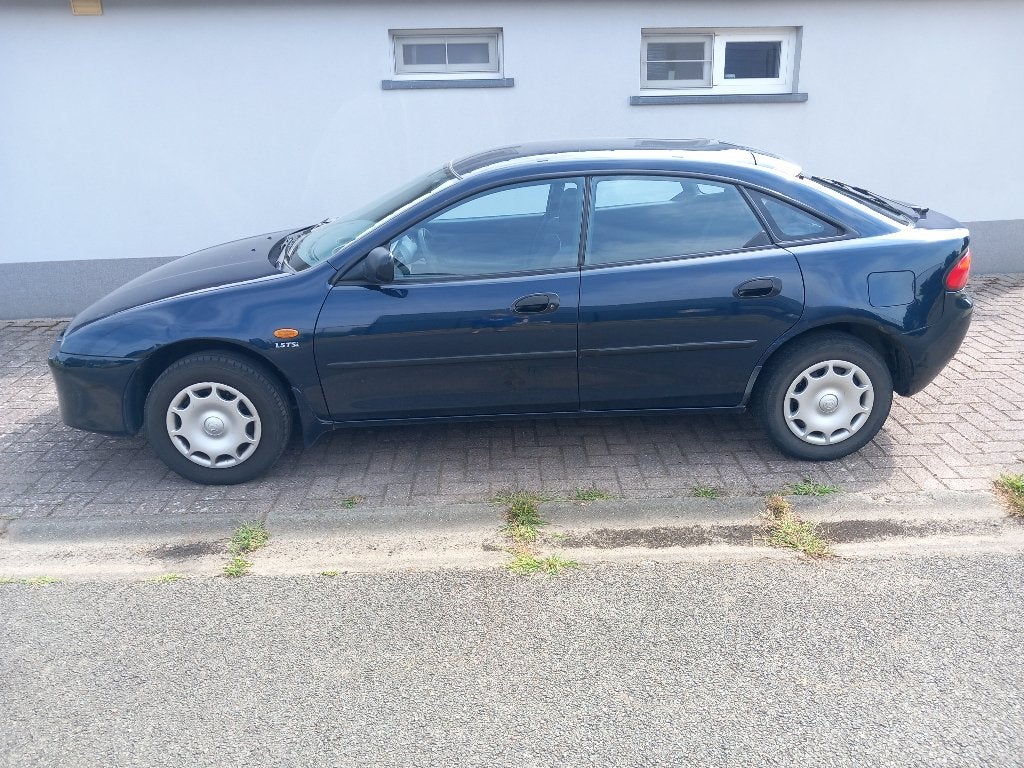 Mazda 323, Auto's, Stof, 4 cilinders, 65 kW, Blauw