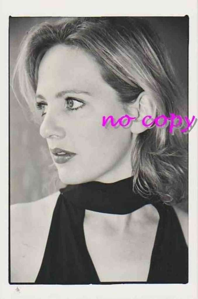 Sexy gehandtekende zw/w foto  Maaike Cafmeyer aka 'Chantal', Enlèvement ou Envoi, Utilisé, TV, Photo ou Carte
