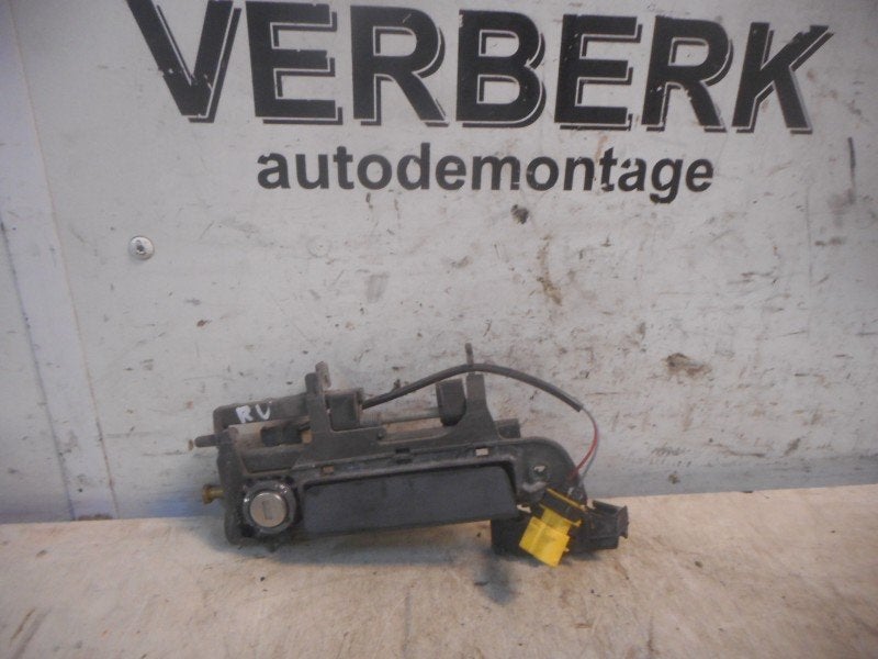 POIGNEE EXTERIEURE AVANT DROITE BMW 3 serie (E36 / 4), Utilisé, Avant, BMW, Petuelring 130
80809  München, DE