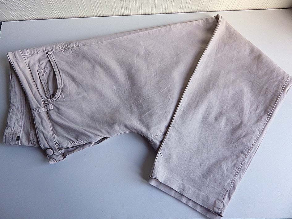 Damesbroeken maat 46: €.5,00. p/st., Ophalen, Zo goed als nieuw, Maat 46/48 (XL) of groter, Beige