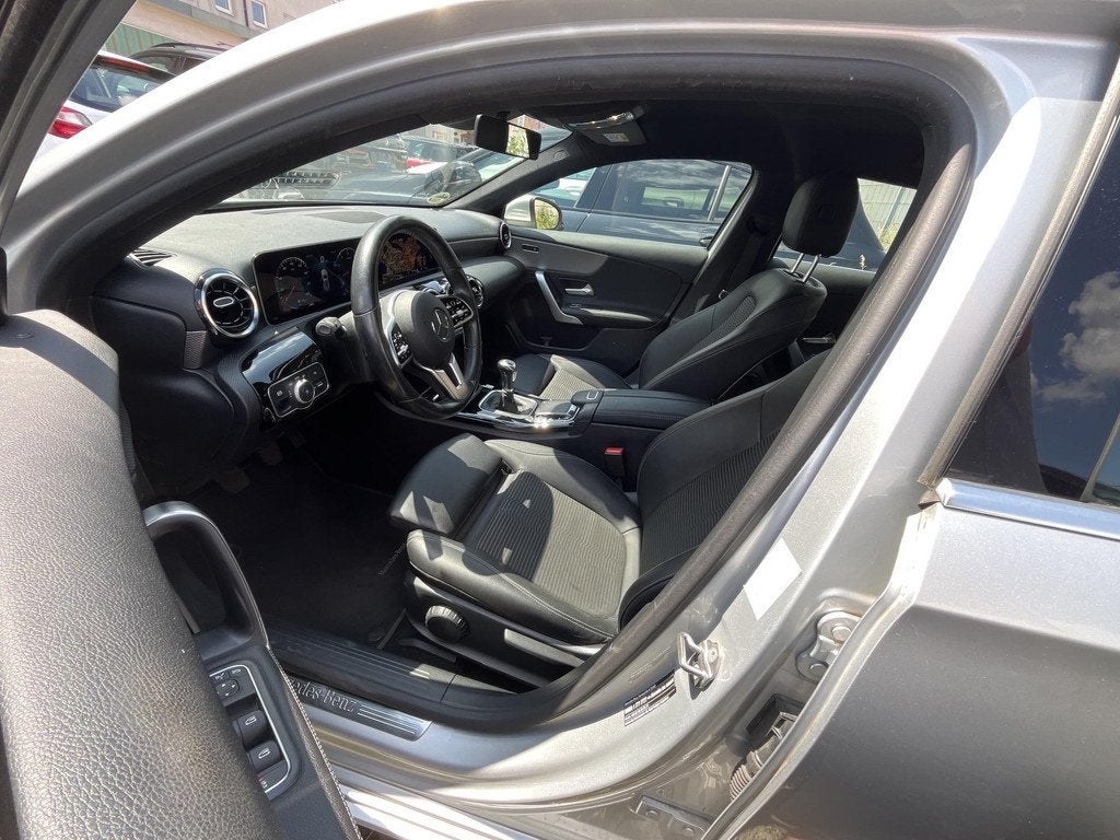 Mercedes-Benz A-Klasse 200 Hatchback Luxury Line | Verwarmde, Auto's, Stof, Gebruikt, Zwart, 4 cilinders