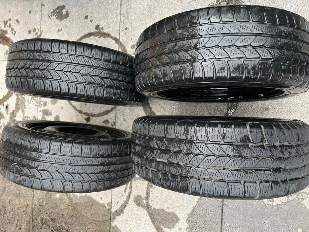 Te Koop 4 banden complete 185/55 R15, Auto-onderdelen, Banden en Velgen, Ophalen, Band(en)