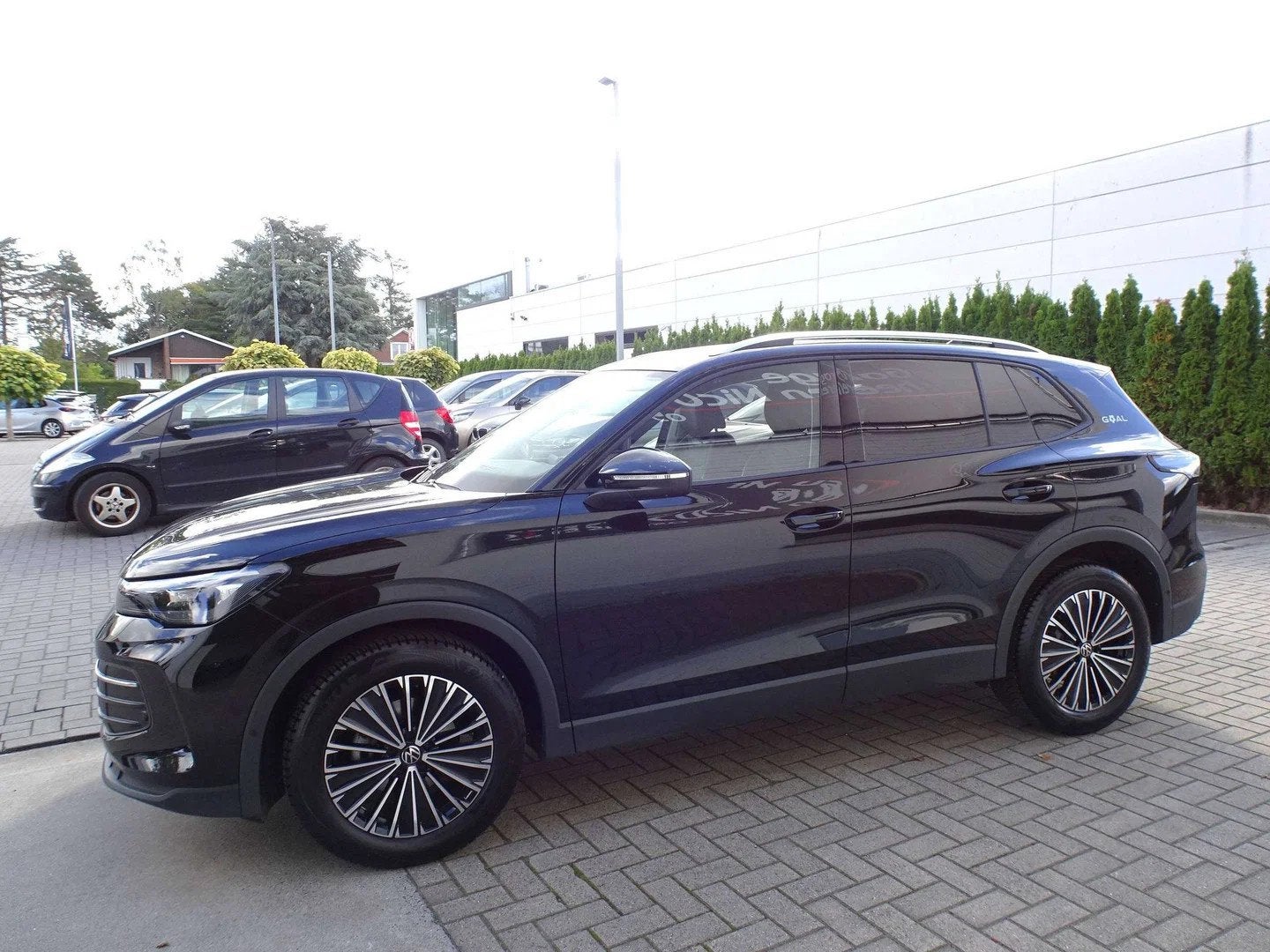 Volkswagen Tiguan 1.5eTSI mHEV Goal VIRTUAL,CARPLAY,CAMERA 3, Automaat, Zwart, 4 cilinders, Zwart