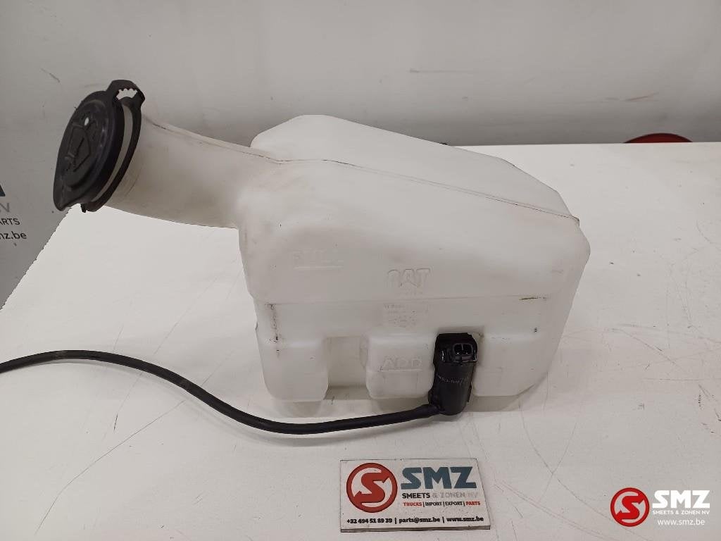 Window washer tank Caterpillar, Articles professionnels