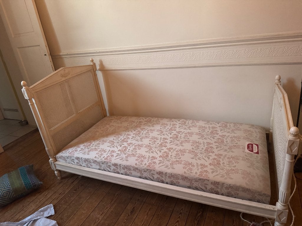 Lit 1 personne 90cmx190cm en bois avec sommier vintage, 90 cm, Autres couleurs, Vintage, Une personne