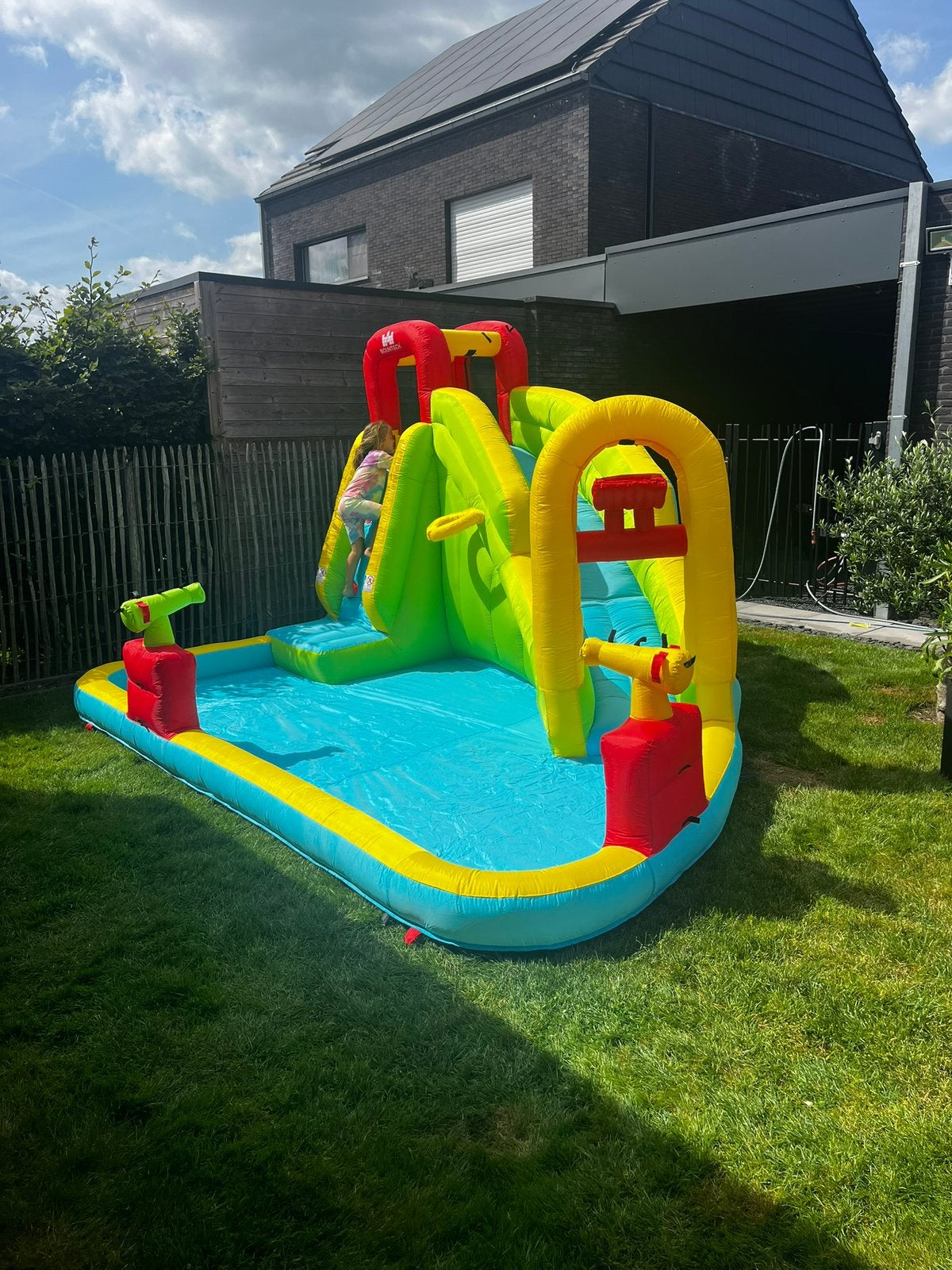 Springkasteel/waterpark dat past in kleine tuin, Enlèvement, Comme neuf