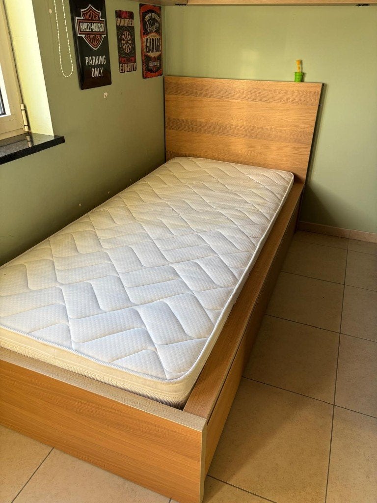 1 persoonsbed met lattenbodem en matras, Enlèvement, Comme neuf, Autres dimensions, Sommier