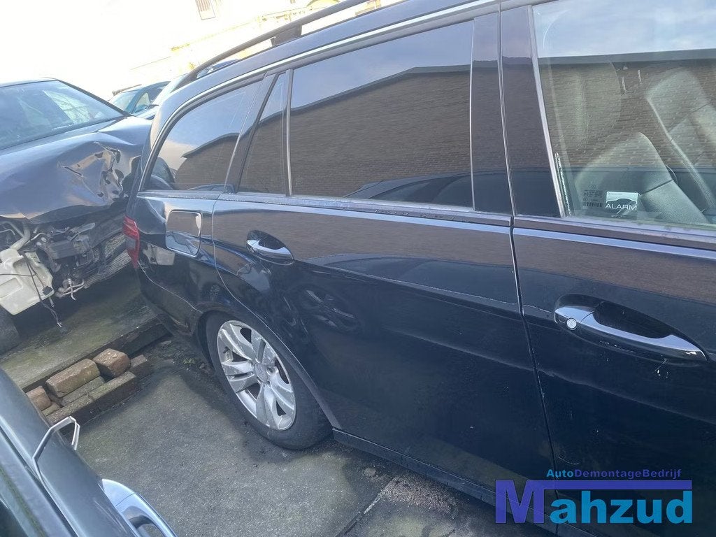 MERCEDES E-KLASSE S212 zwart 197 rechts achter deur 2009-201, Mercedes-Benz AG, Mercedes-Benz, Utilisé, Mercedesstrasse 120
70372  Stuttgart, DE