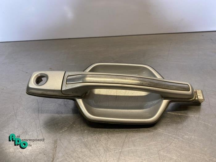 Poignée portière 4portes avant droite d'un Mitsubishi Paje, -, 3 mois de garantie, Utilisé, Mitsubishi