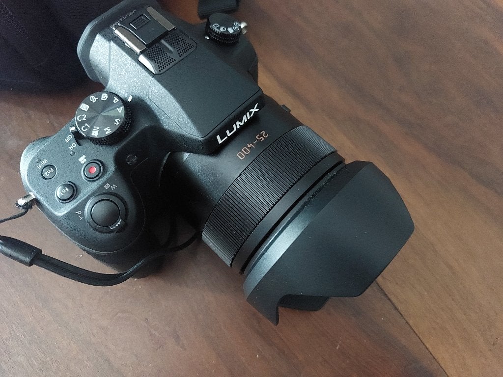 Lumix FZ1000, TV, Hi-fi & Vidéo, 20 mégapixels, Enlèvement ou Envoi, Pare-soleil, Comme neuf