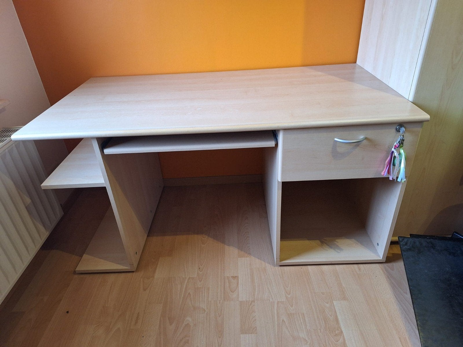 Bureau : 1 pour 30€, 2 pour 50€, Enlèvement, Avec tiroirs, Utilisé