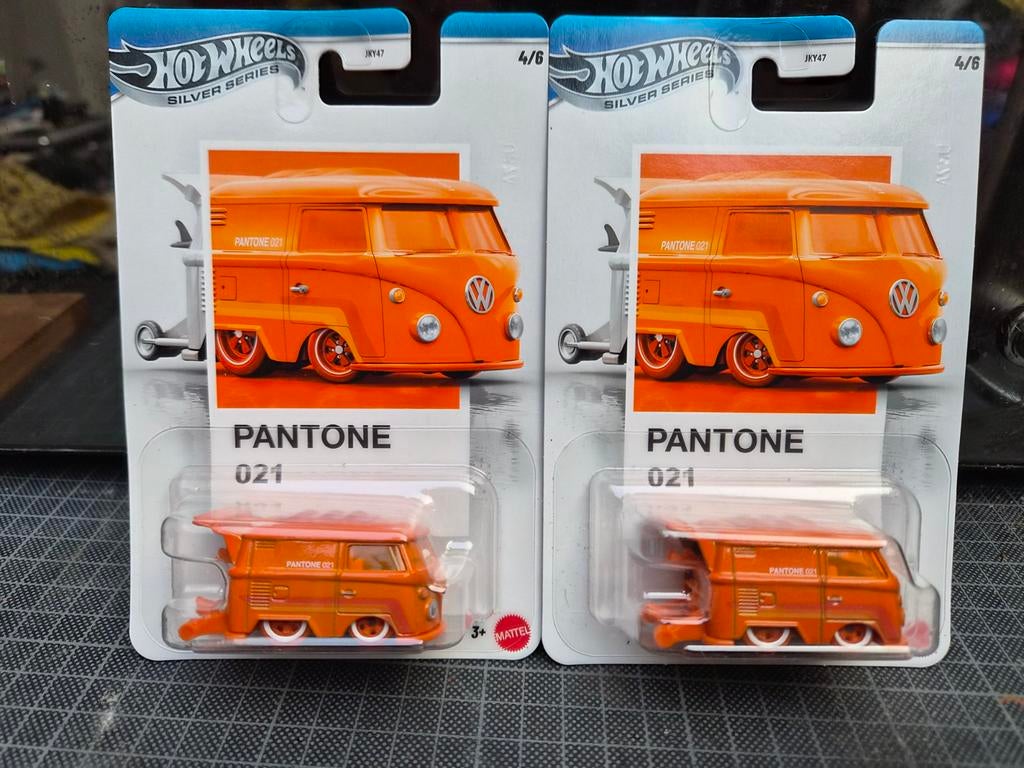 2 hot wheels kool kombi hotwheels pantone, Hobby en Vrije tijd, Ophalen of Verzenden