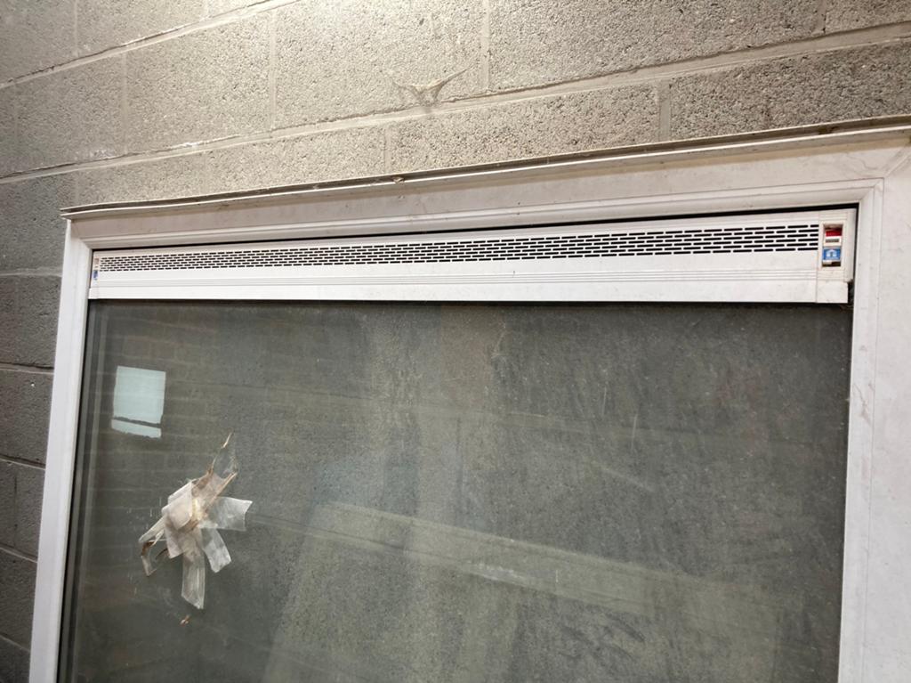Fenêtre fixe en PVC avec ventilation intégrée Renson., Bricolage & Construction, Châssis de fenêtre, 75 à 150 cm, Comme neuf, Synthétique