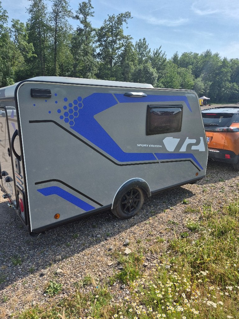 caravane mini silver 300 freestyle, Grand lit, Trigano, 4 à 5 mètres, 750 - 1000 kg