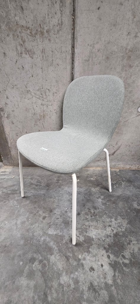 Nieuwe grijze gestoffeerde stoel – ongebruikt, Huis en Inrichting, Stoelen, Ophalen, Nieuw