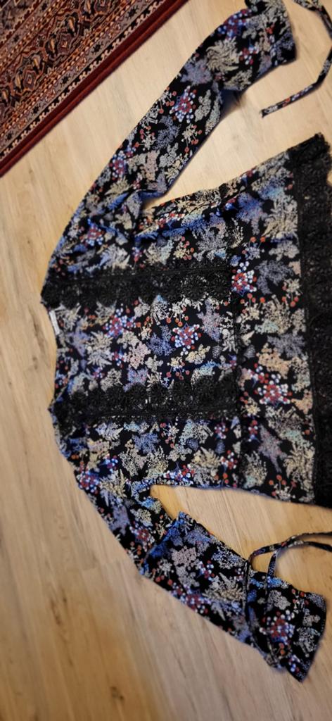 Bloesje  met kant, Kleding | Dames, Scarlet roos, Ophalen of Verzenden, Zo goed als nieuw