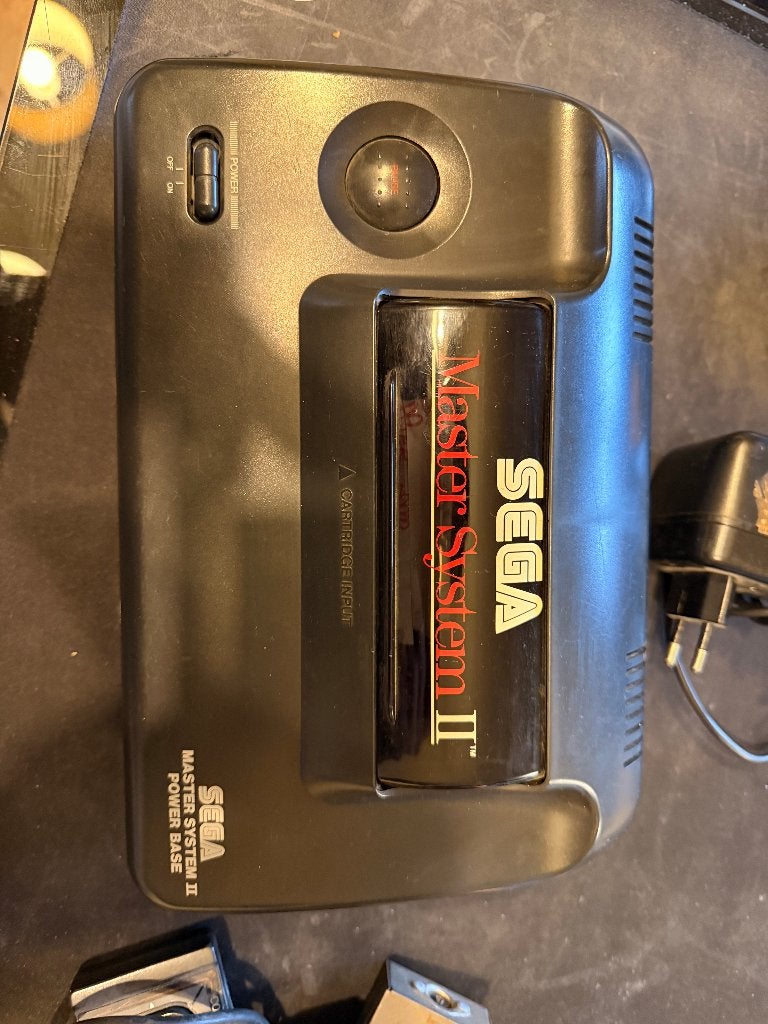 Sega Master System II Power Base met controller en kabels, Consoles de jeu & Jeux vidéo, Enlèvement ou Envoi, Utilisé, Avec 1 manette