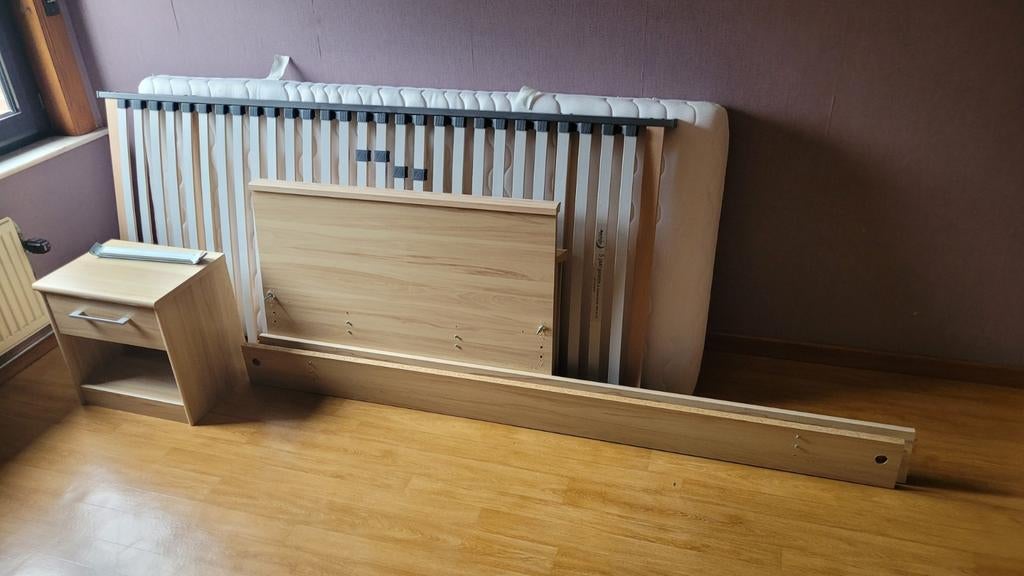 Licht eik 1 pers  bed  + bodem + matras + nachtkastje, Enlèvement
