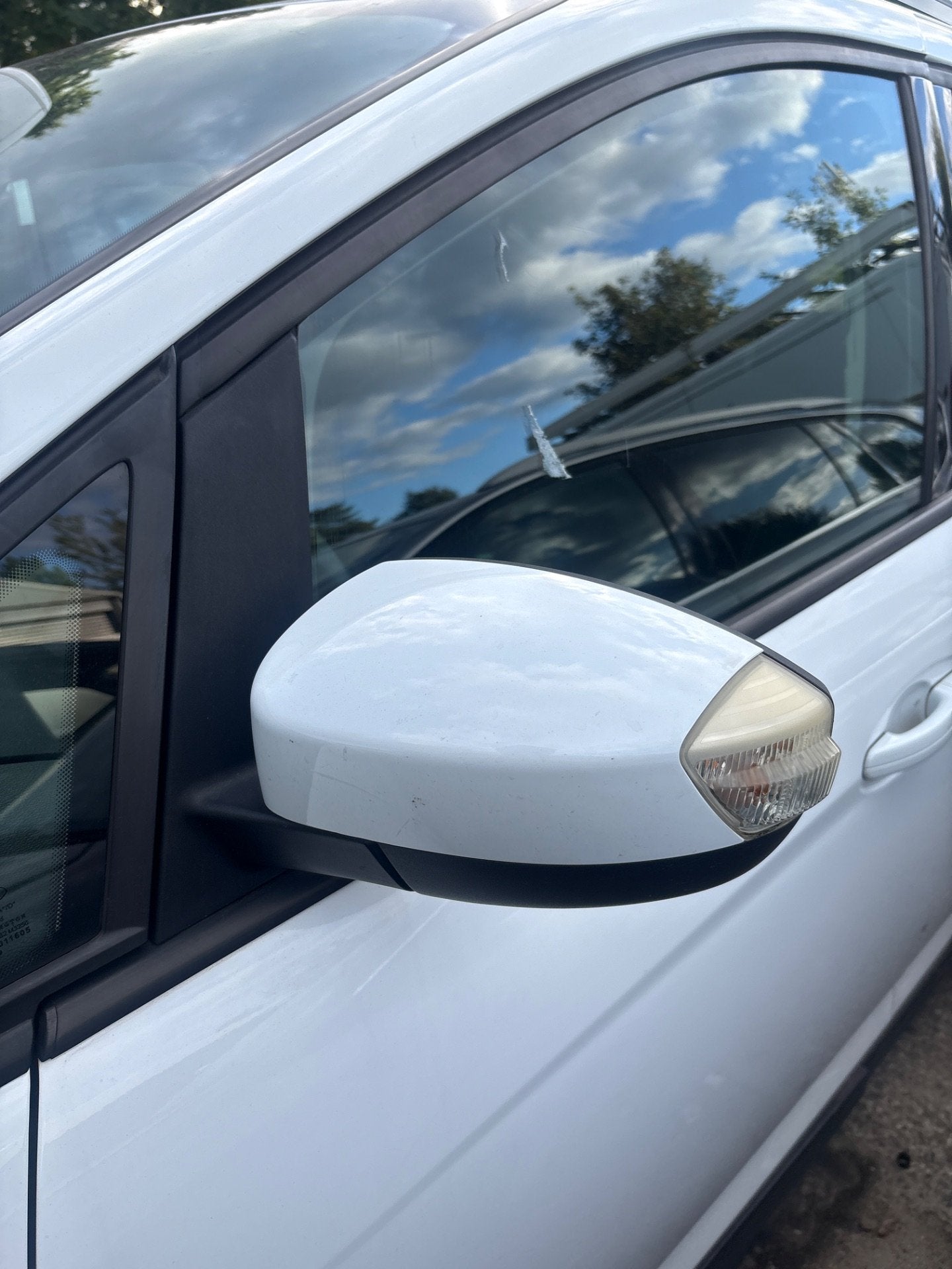 Liens Spiegel Ford C-Max, Info@ford.com, Ford Motor Company, American Road 1
48126  Dearborn, Ford