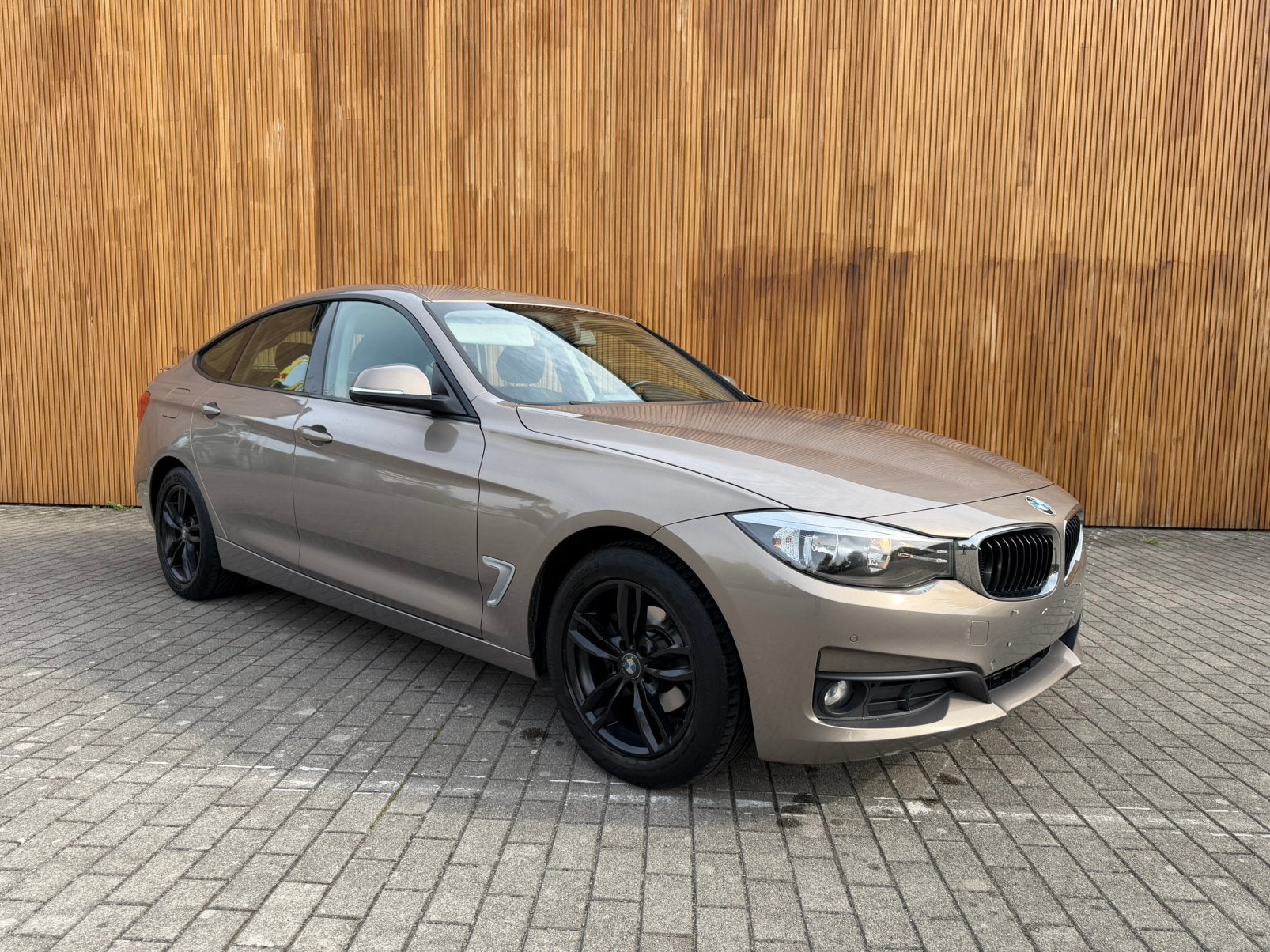 Bmw 318d GT, Autos, 100 kW, Euro 5, Achat, Noir
