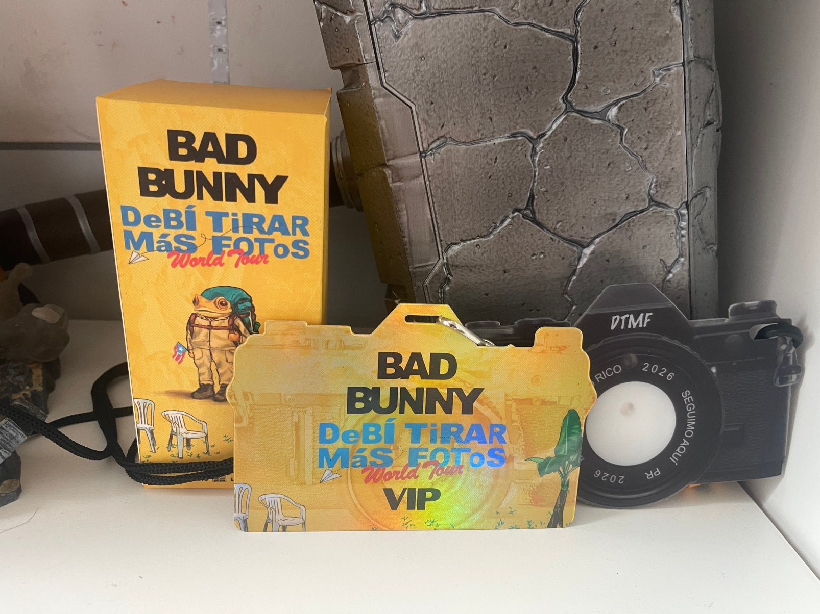 3 VIP accessories from BAD BUNNY's last concert in BELGIUM, TV, Hi-fi & Vidéo, Batteries, Enlèvement ou Envoi, Neuf