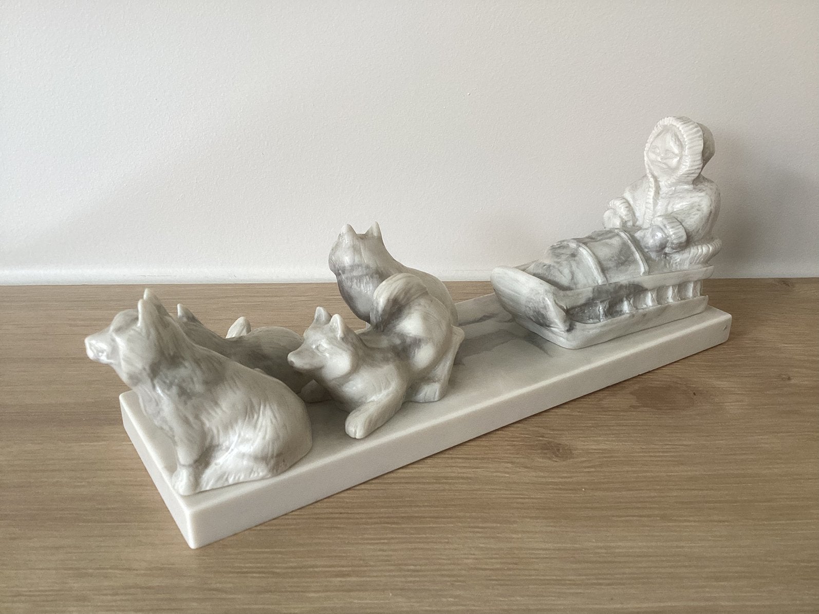 Eskimo art walvistand ,husky slee gemaakt uit Pearlit, Antiek en Kunst, Ophalen of Verzenden