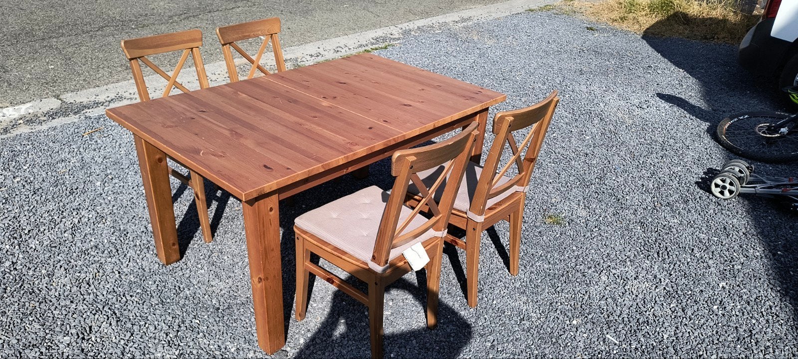 Table IKEA STORNÄS (bois massif de pin) + 4 chaises INGOLF a, Maison & Meubles, Tables | Tables à manger, Utilisé, Cinq personnes ou plus