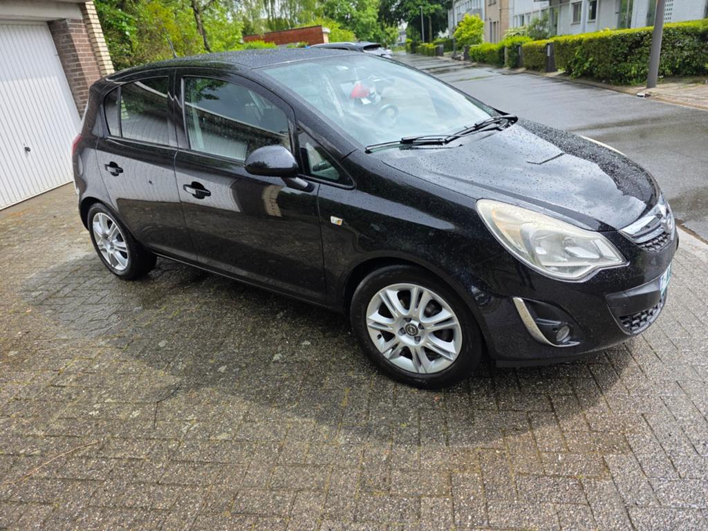 Opel Corsa Business Edition 1.4i Benzine Airco Navigatie USB, Auto's, Stof, Zwart, 4 cilinders, Zwart