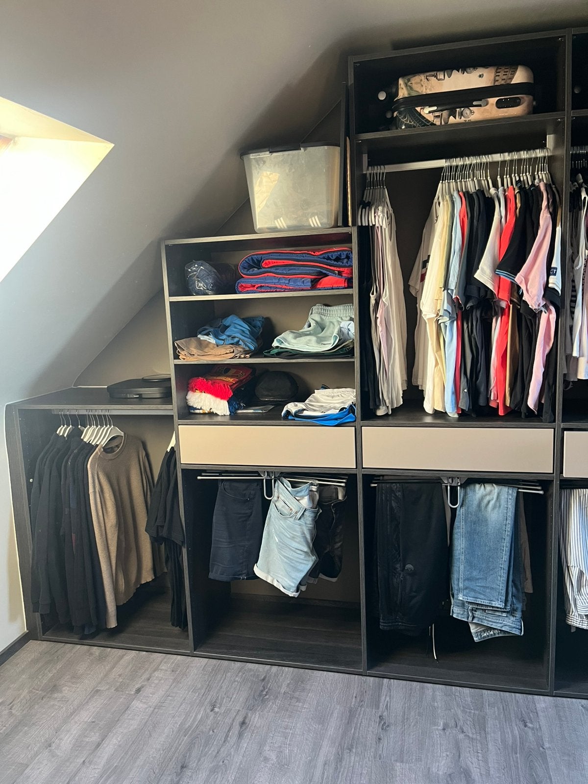Le dressing EGGO est en bon état, 200 cm ou plus, Avec tiroir(s), Comme neuf, Enlèvement